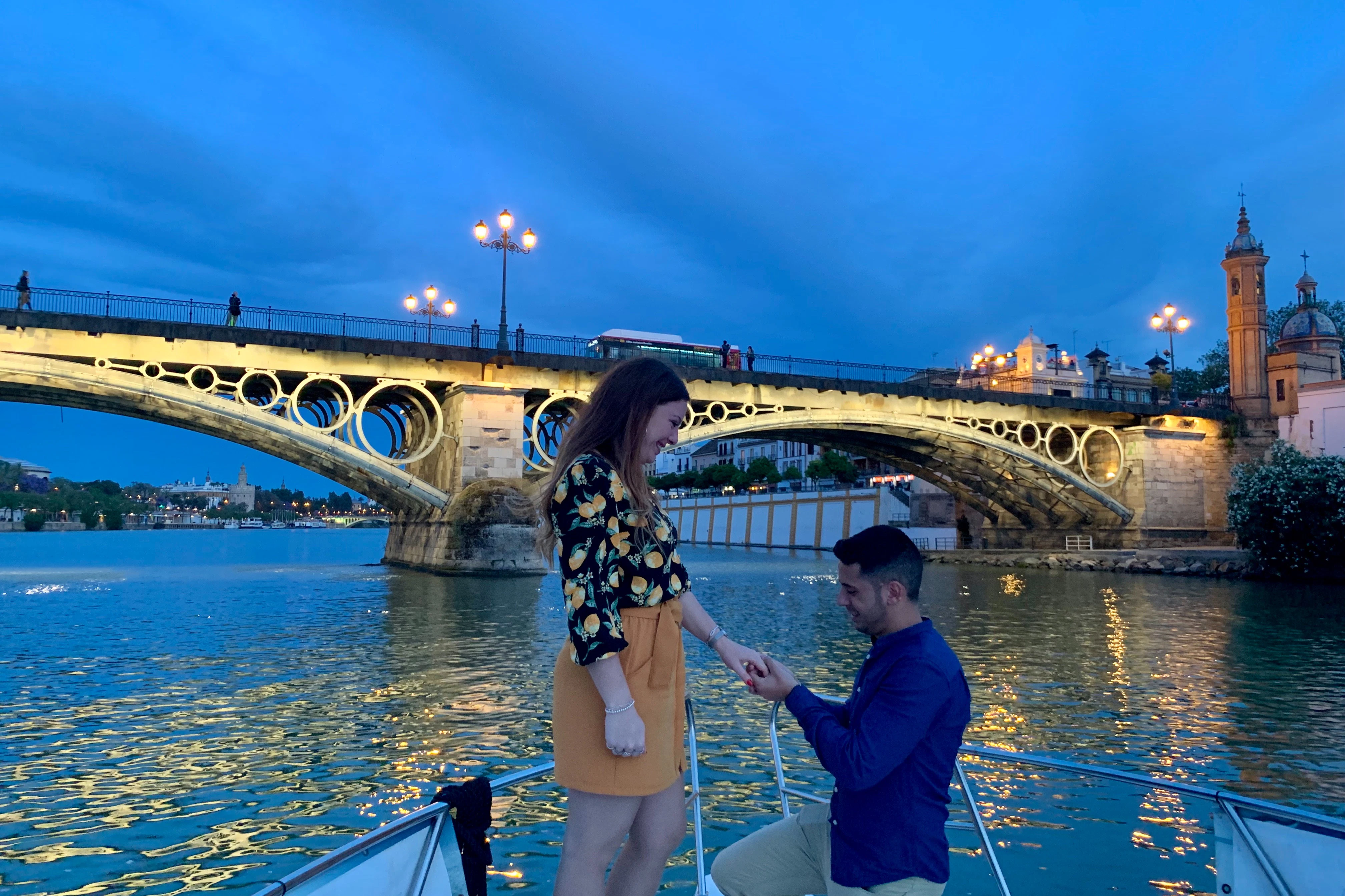 Seville: 1-Hr Romantic Boat Tour
