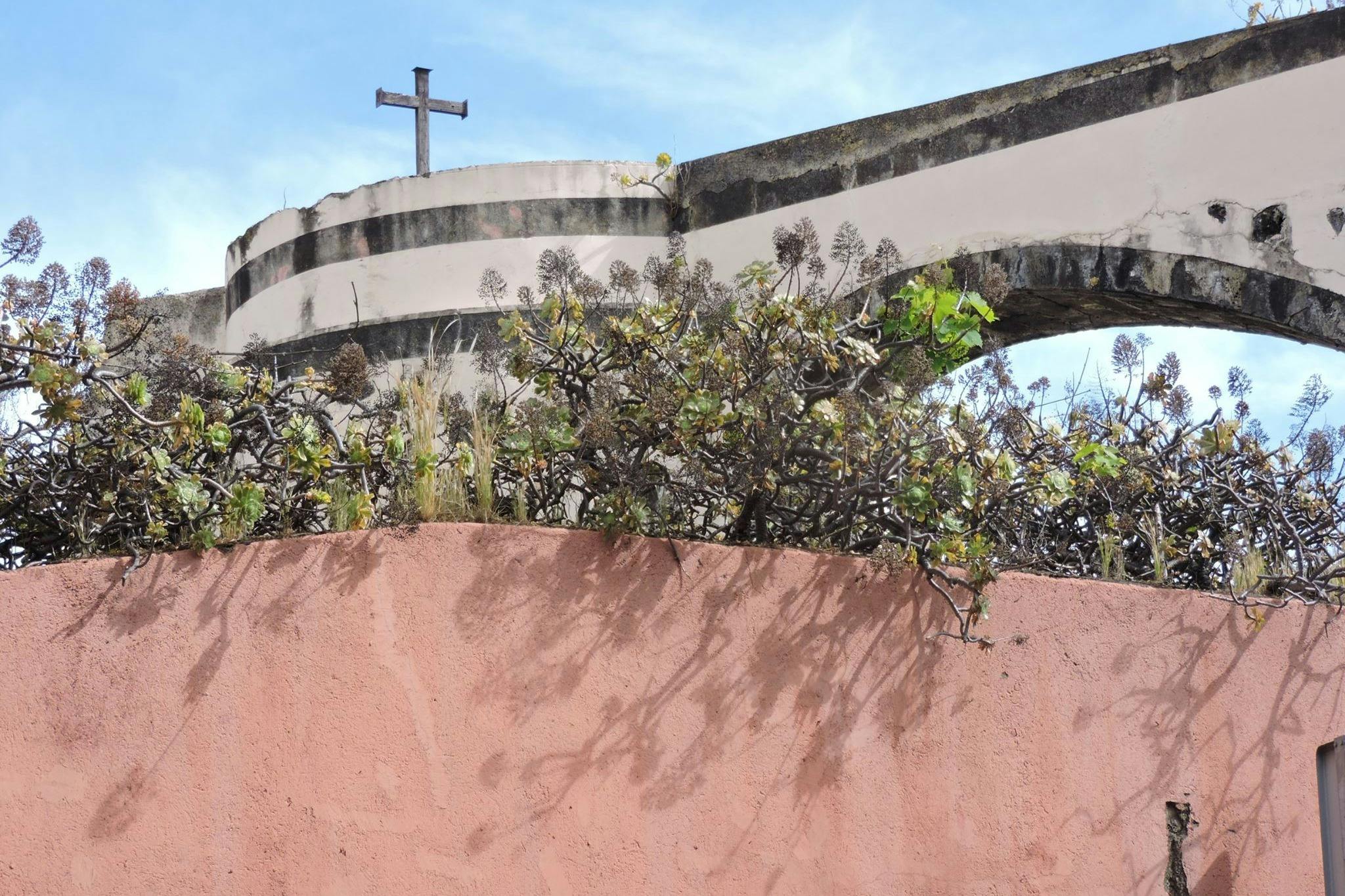 参观期间磨坊的立方体和拱门的详细信息