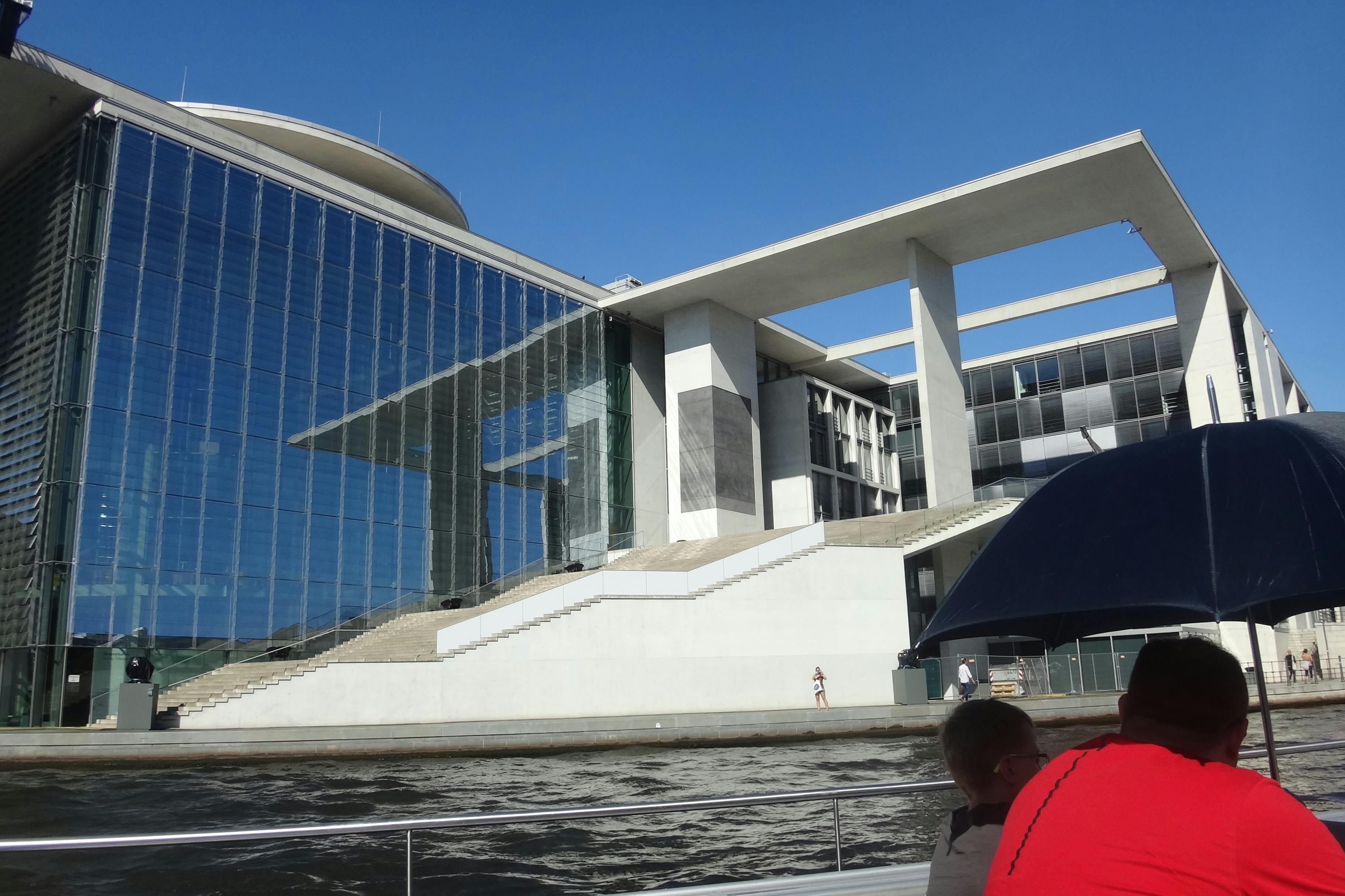 Marie-Elisabeth-Lüders-Haus im Band des Bundes