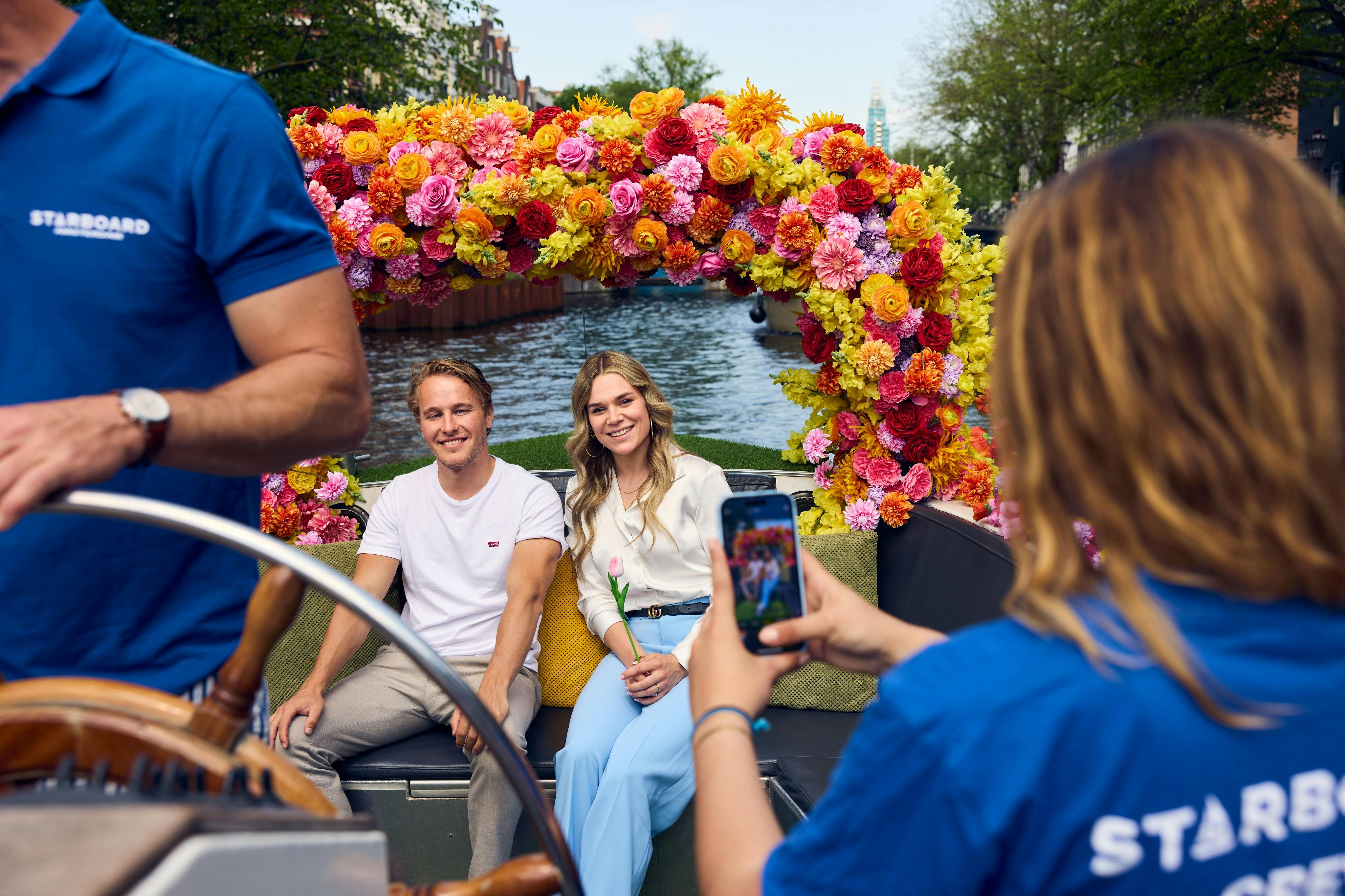 플라워 보트 타고 즐기는 운하 크루즈