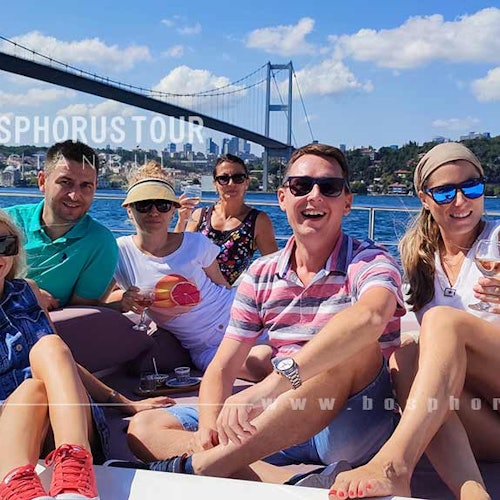 Istanbul: 2.5-Hour Bosphorus Cruise with Stopover on the Asian Shore