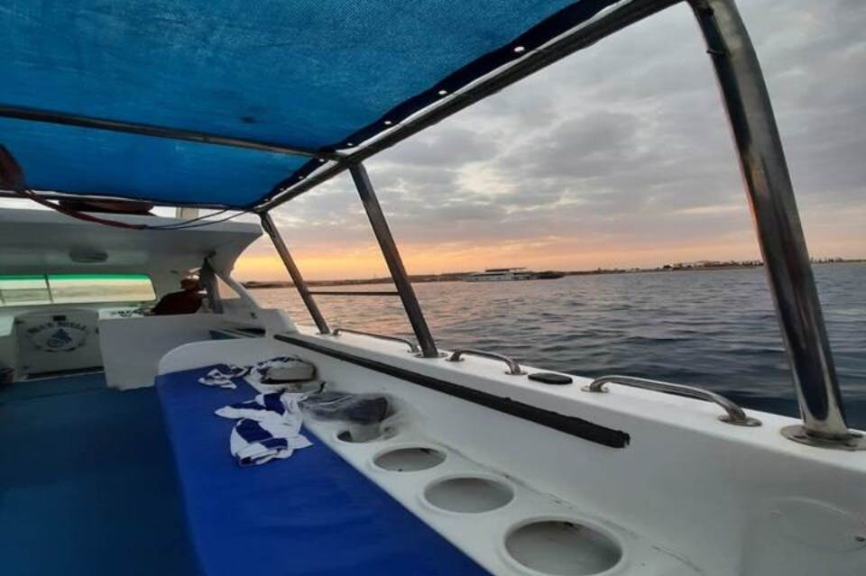 Το ταχύπλοο σκάφος μας στην παραλία Inabu Dabbab