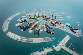 迪拜跳伞 - 棕榈岛上空的双人跳伞