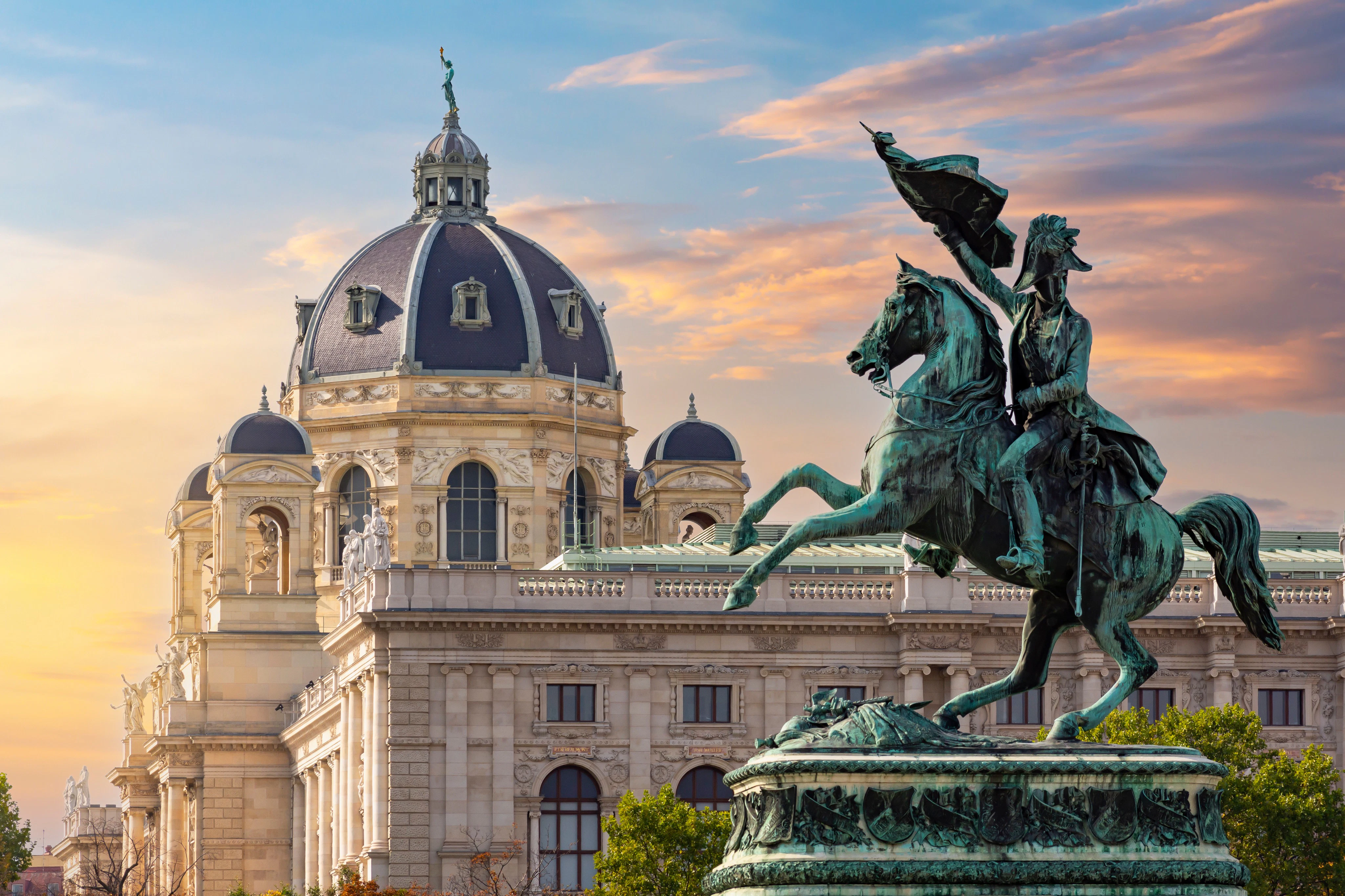 Vienna: World War II Private Guided Tour + Military History Museum