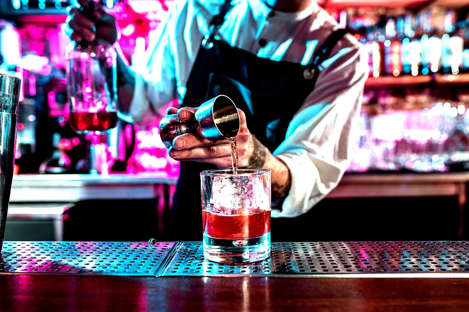 Barman pouring - Italian Pub Crawls