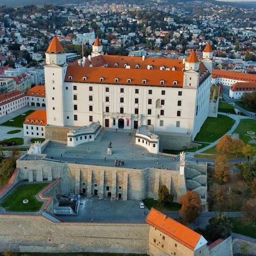 Bratislava: Passeio a pé guiado + entrada no castelo - Photo 2