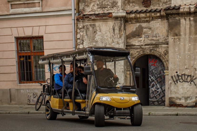 Krakow: City Sightseeing Tour by Electric Golf Cart + Audio Guide + Transfers
