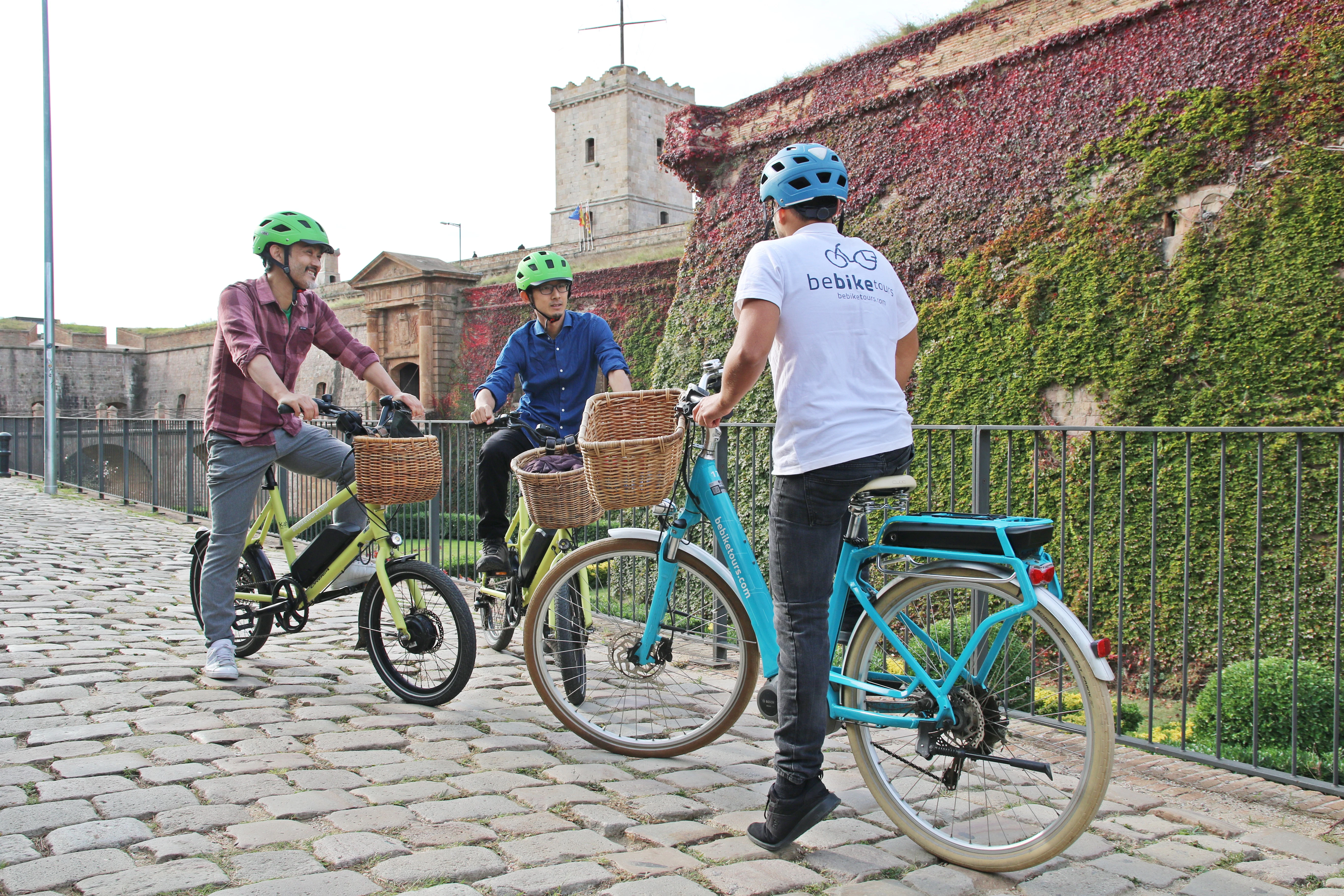 Barcelona: Historical eBike Tour