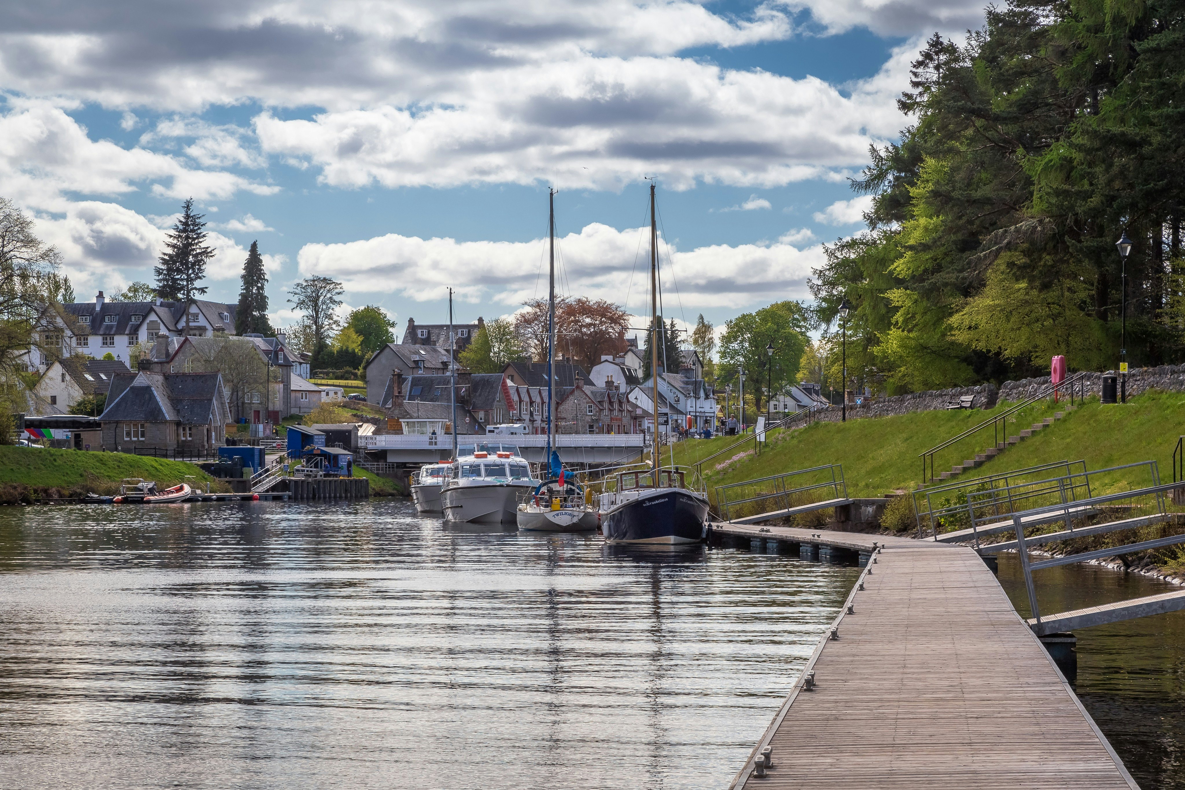 Loch Ness Explorer including Packed Lunch + Edinburgh Castle: Guided Tour