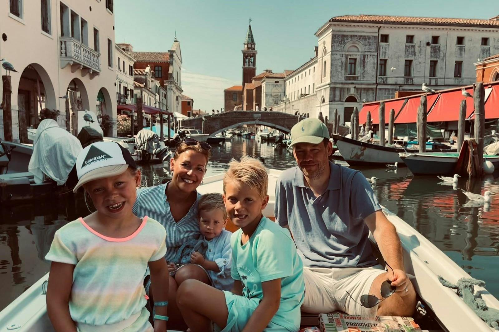 Gelukkig gezin in Canal Vena
