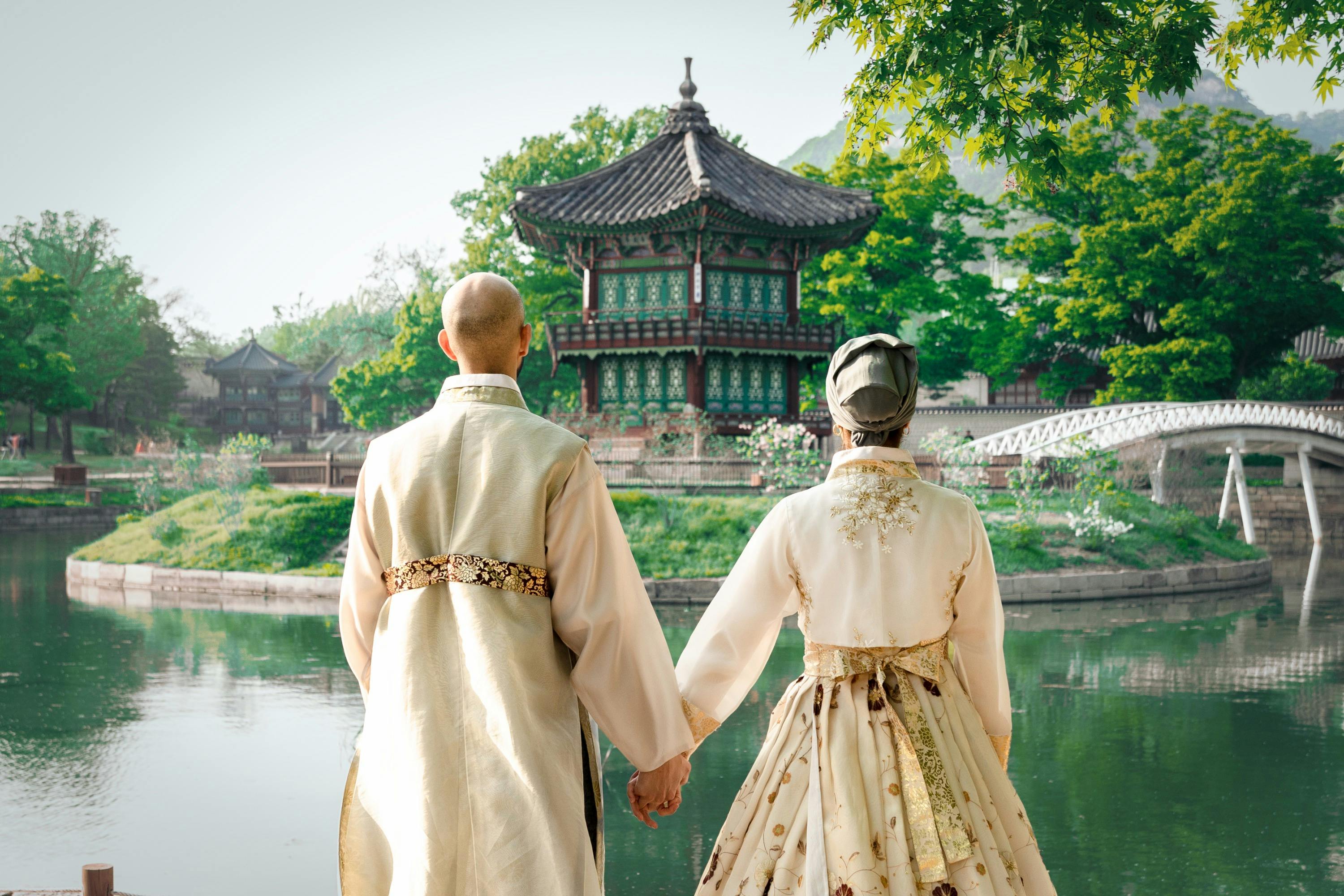 Daehan Hanbok: Gyeongbokgung Hanbok Rental & Photoshoot Experience - Photo 4