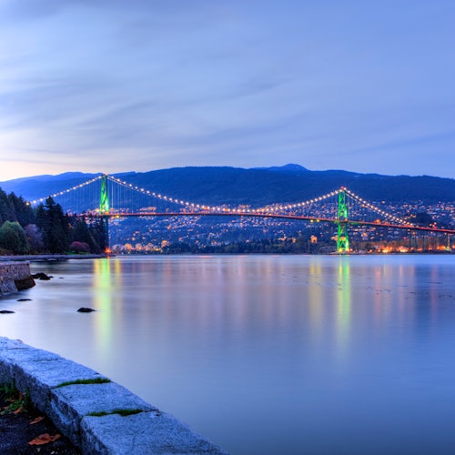 Vancouver: Evening Guided Bus Tour of Stanley Park