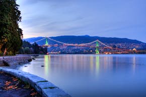Vue de North Vancouver et du pont Lions Gate