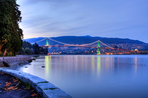 Vancouver: Evening Guided Bus Tour of Stanley Park