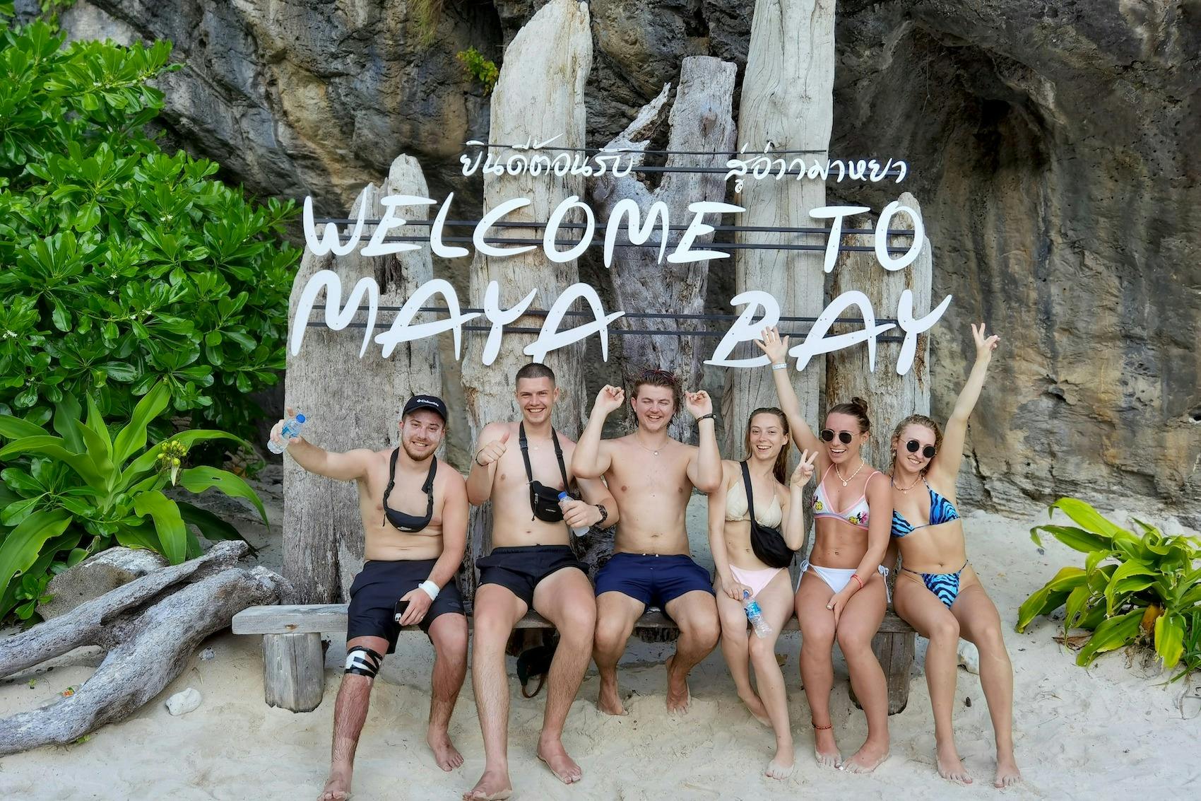 마야 베이, 레오나르도 디카프리오와 함께 영화 "더 비치" 로 인기