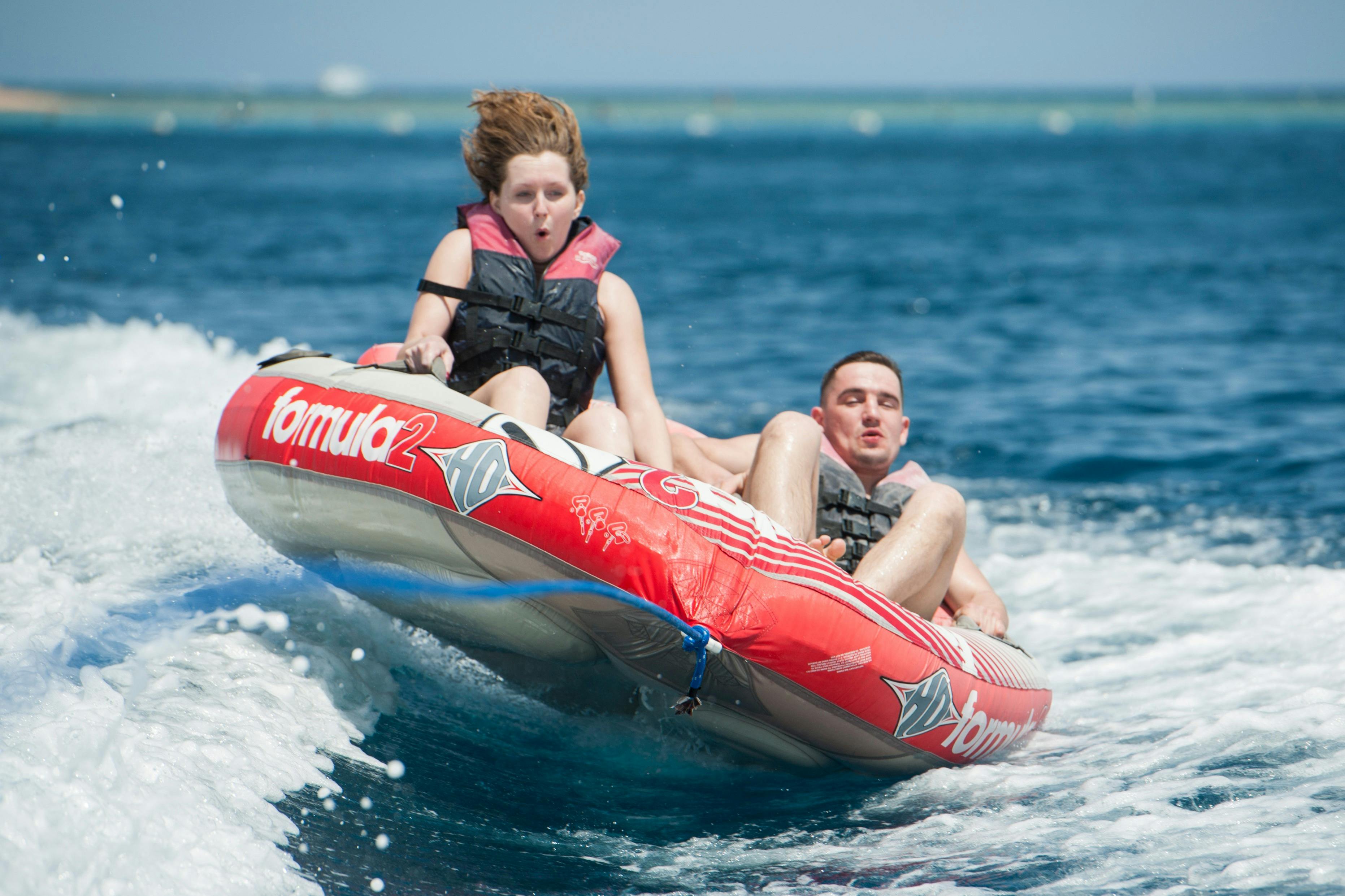 Excursion de plongée en apnée dans la baie d'Orange, parachute ascensionnel et sports nautiques avec transfert - Hurghada