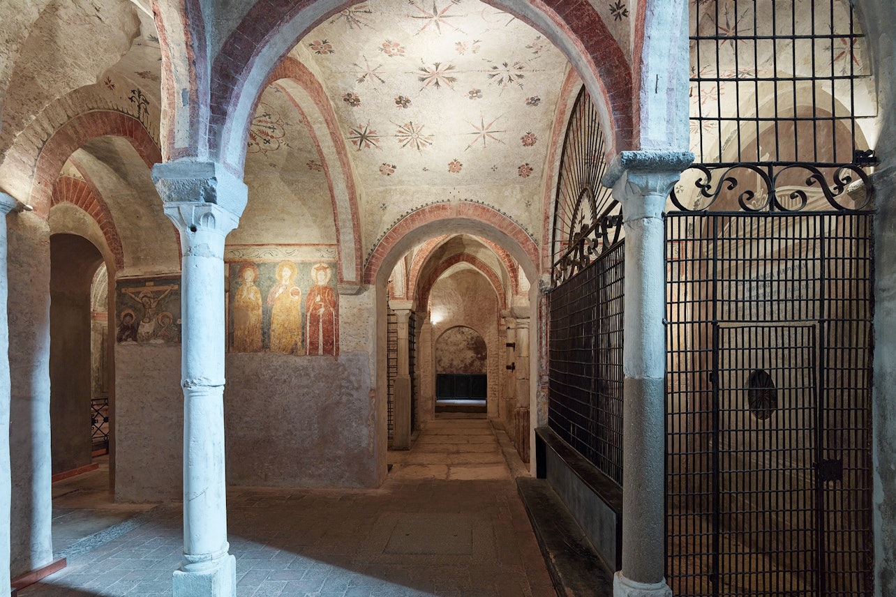 Entrada para a Cripta de San Sepolcro - Acomodações em Milão