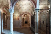 Wnętrze krypty San Sepolcro