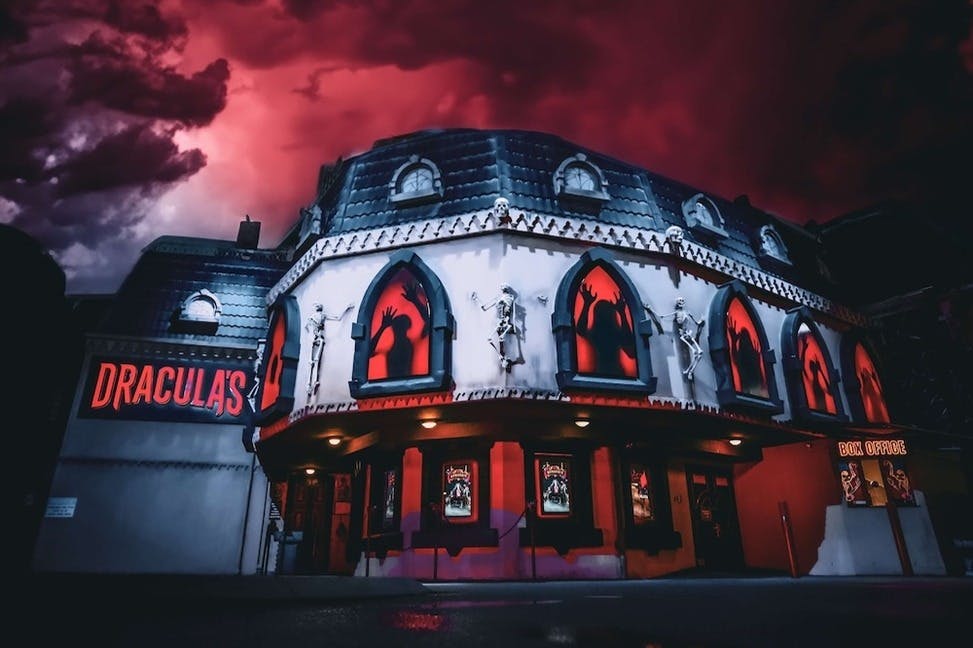 德古拉的黄金海岸人妖表演晚餐