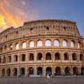 Facciata del Colosseo illuminata dal tramonto