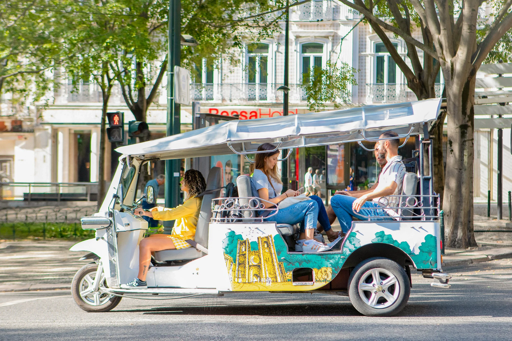 Lisbon: Half-Day Guided Tuk Tuk Tour + Food Tastings