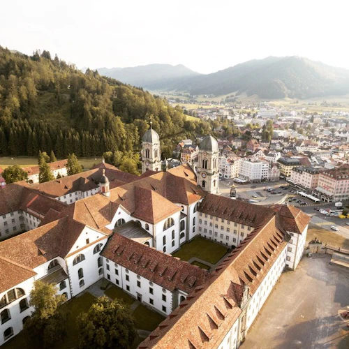Rapperswil & Einsiedeln: Guided Tour from Zurich + Lindt Home of Chocolate - Photo 3