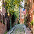 参观波士顿最有名的18世纪鹅卵石小巷--橡子街。