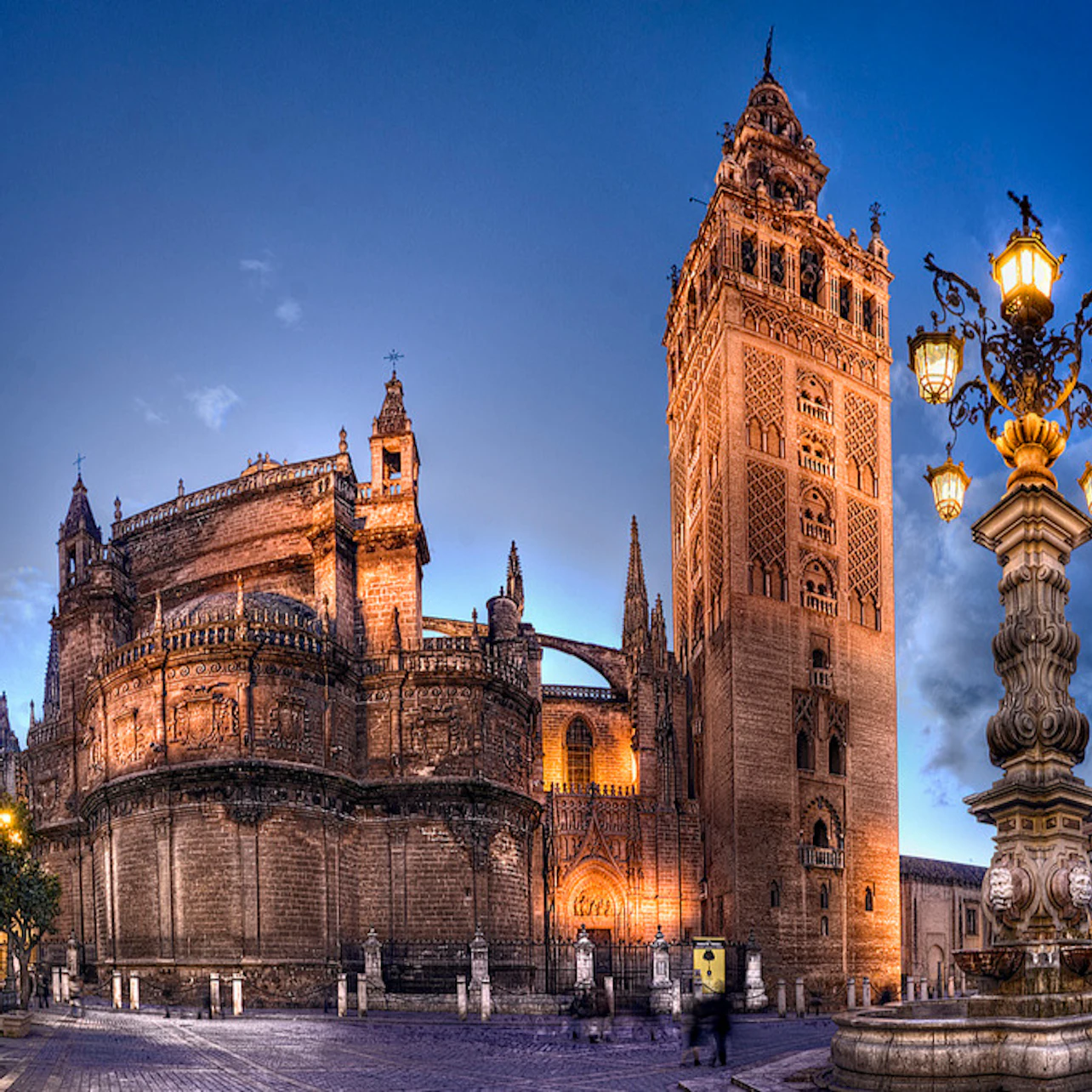 Seville: Guided Night Tour