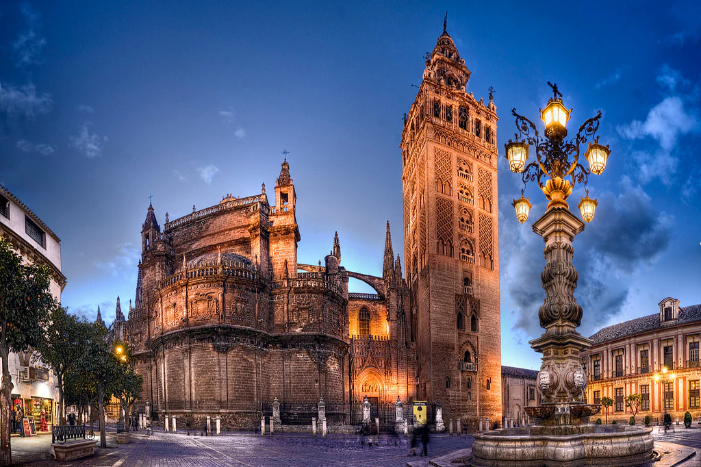 Seville: Guided Night Tour