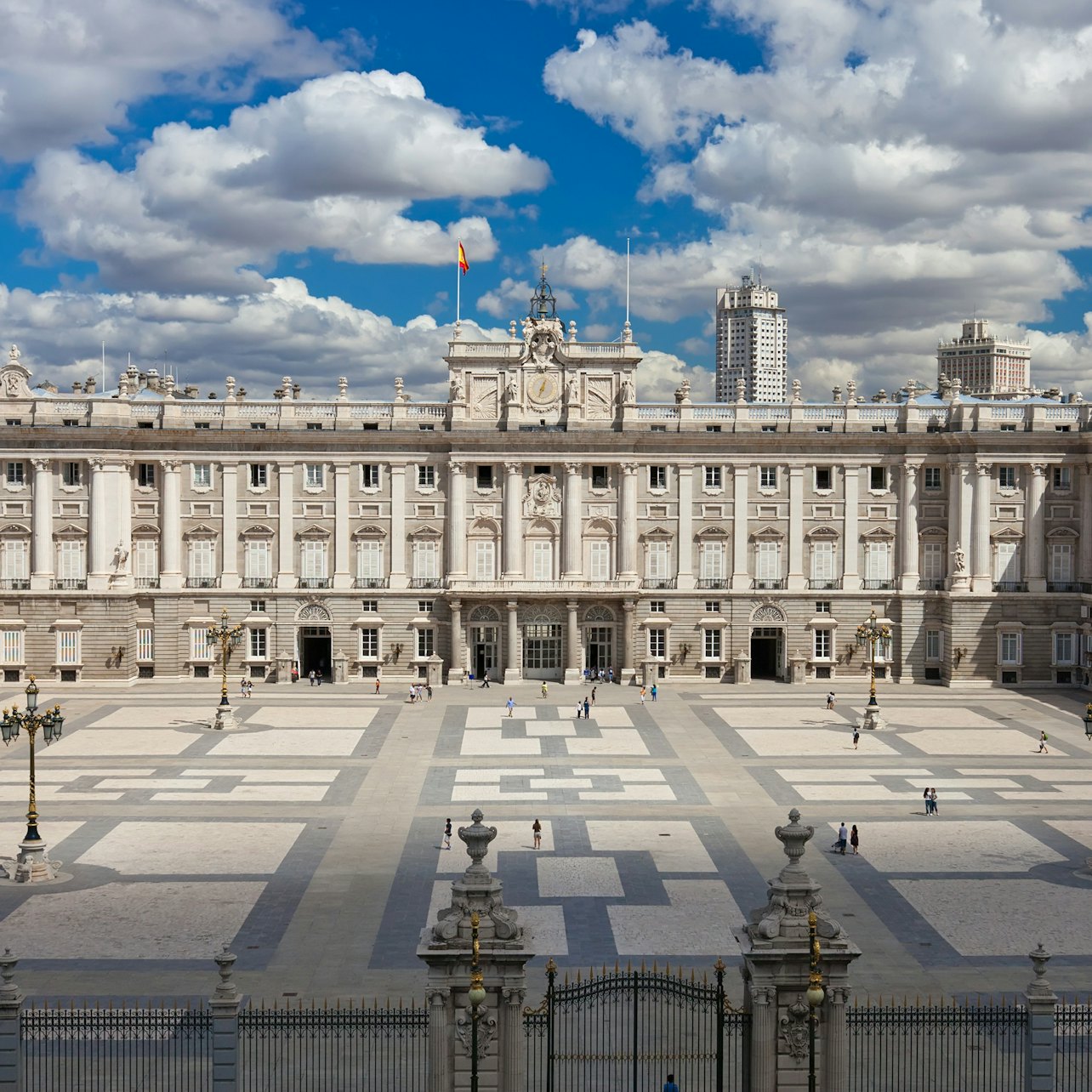 Palácio Real de Madrid: sem filas + tour guiado - Acomodações em Madrid