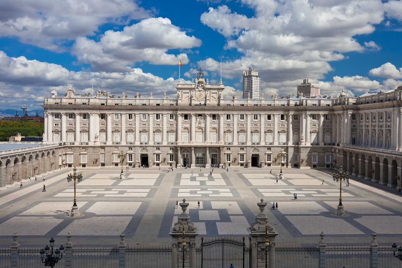 Palazzo Reale di Madrid: Ingresso Salta-Coda e Visita Guidata - Alloggi in Madrid