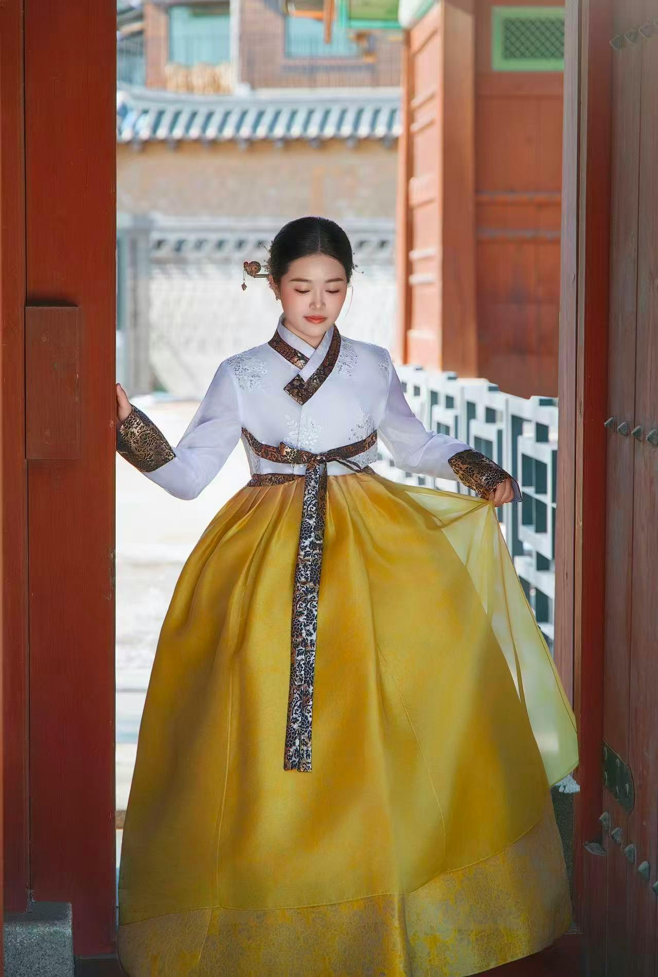 Gyeongbokgung Palace, Bukchon Hanok Village & Changdeokgung Palace: Premium Hanbok Set + Korean Hairstyle - Photo 19