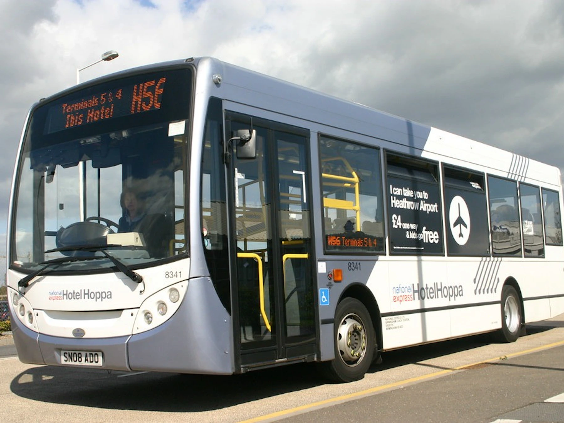 London: Bustransfer zum/vom Flughafen Heathrow und Heathrow Renaissance Hotel