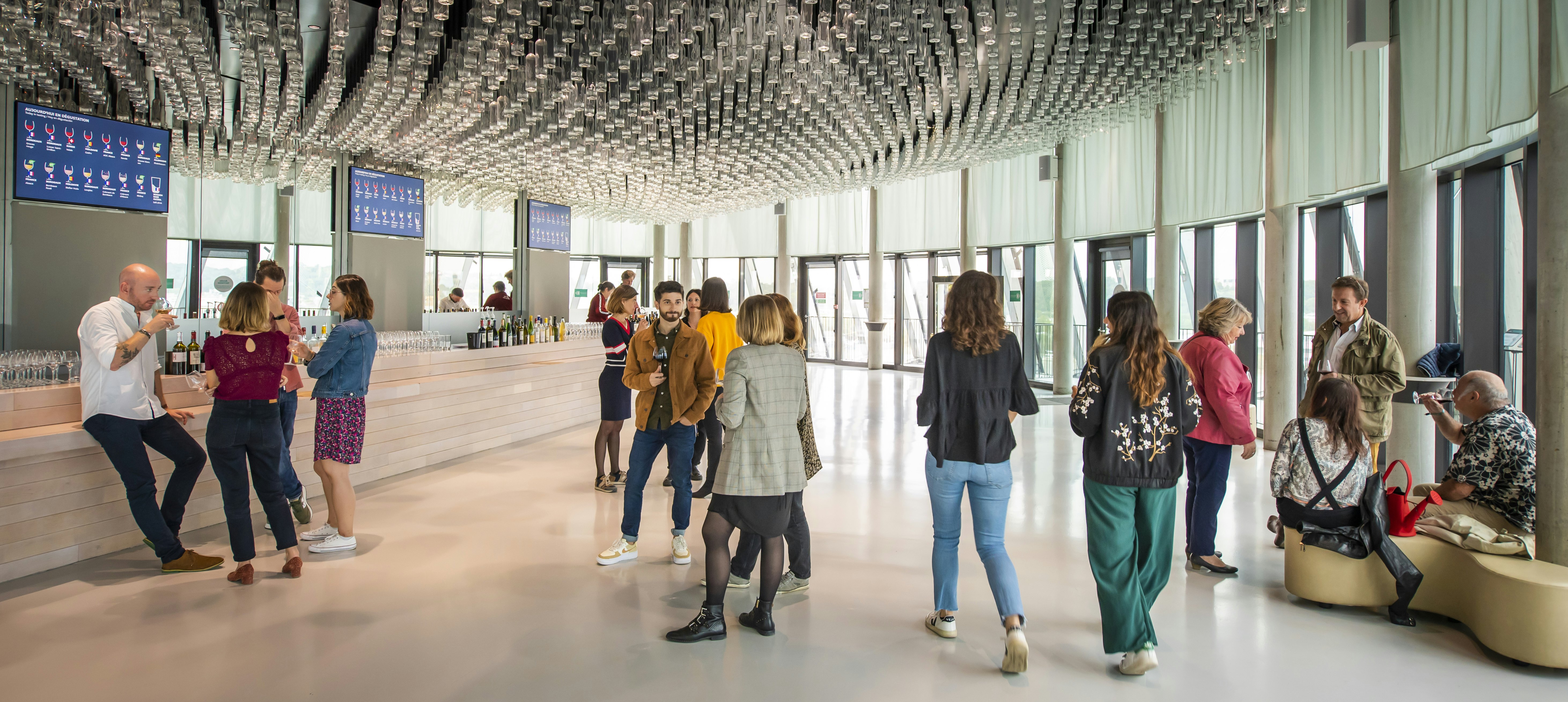 La Cité du Vin + Tour de barco com vinho em Bordeaux