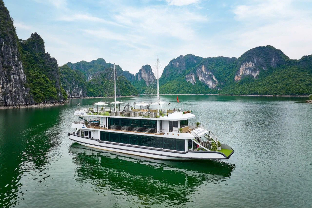 Ha Long Bay: Boat Cruise from Hanoi + Buffet Lunch + Optional Transfer