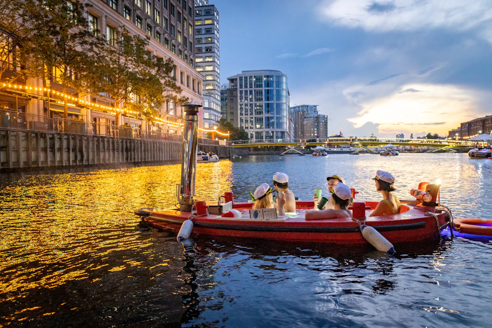 Skuna_Hot_Tub_Boat_Tour_London