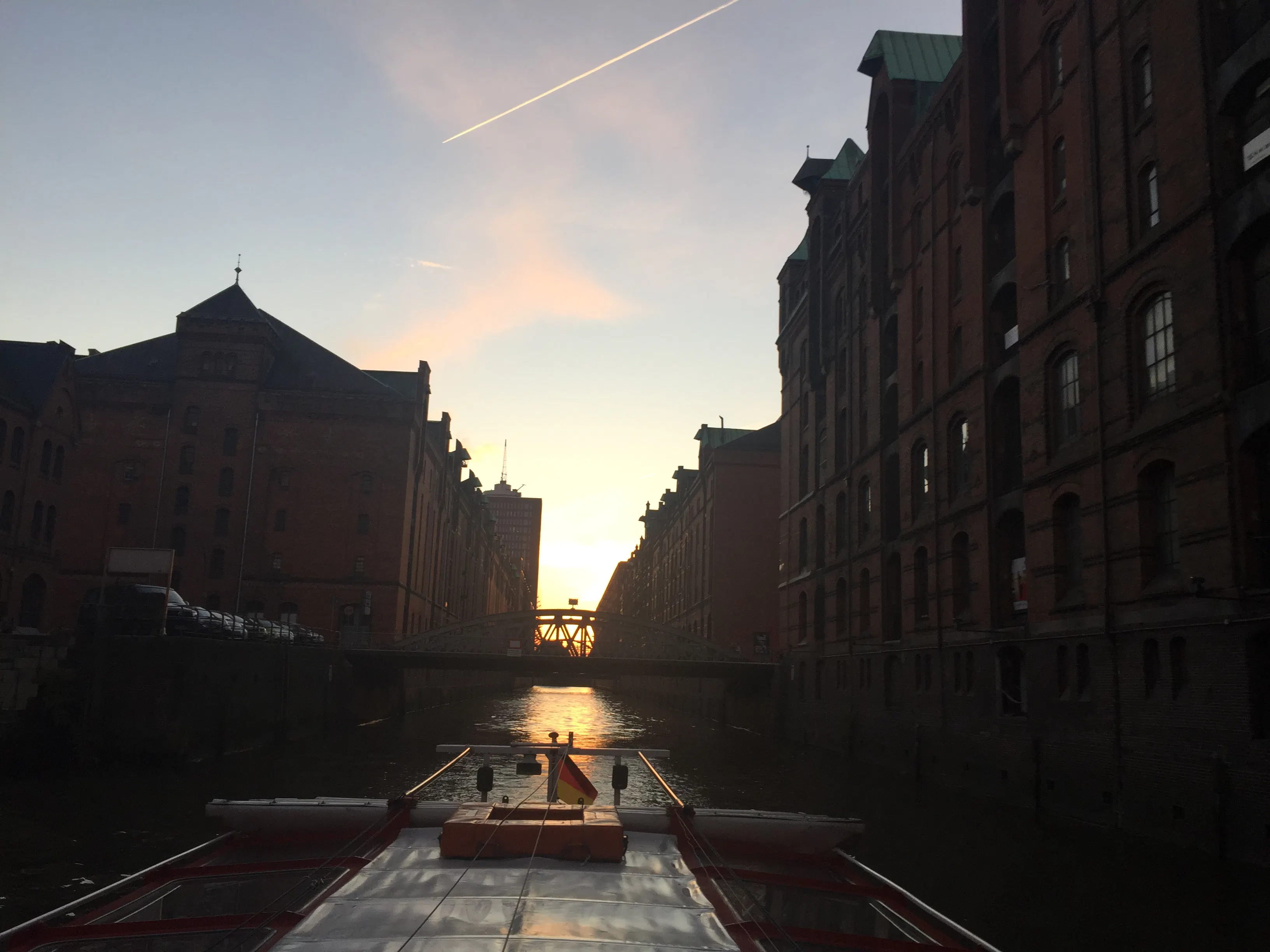 Hamburg: 1,5-stündige Bootstour bei Nacht