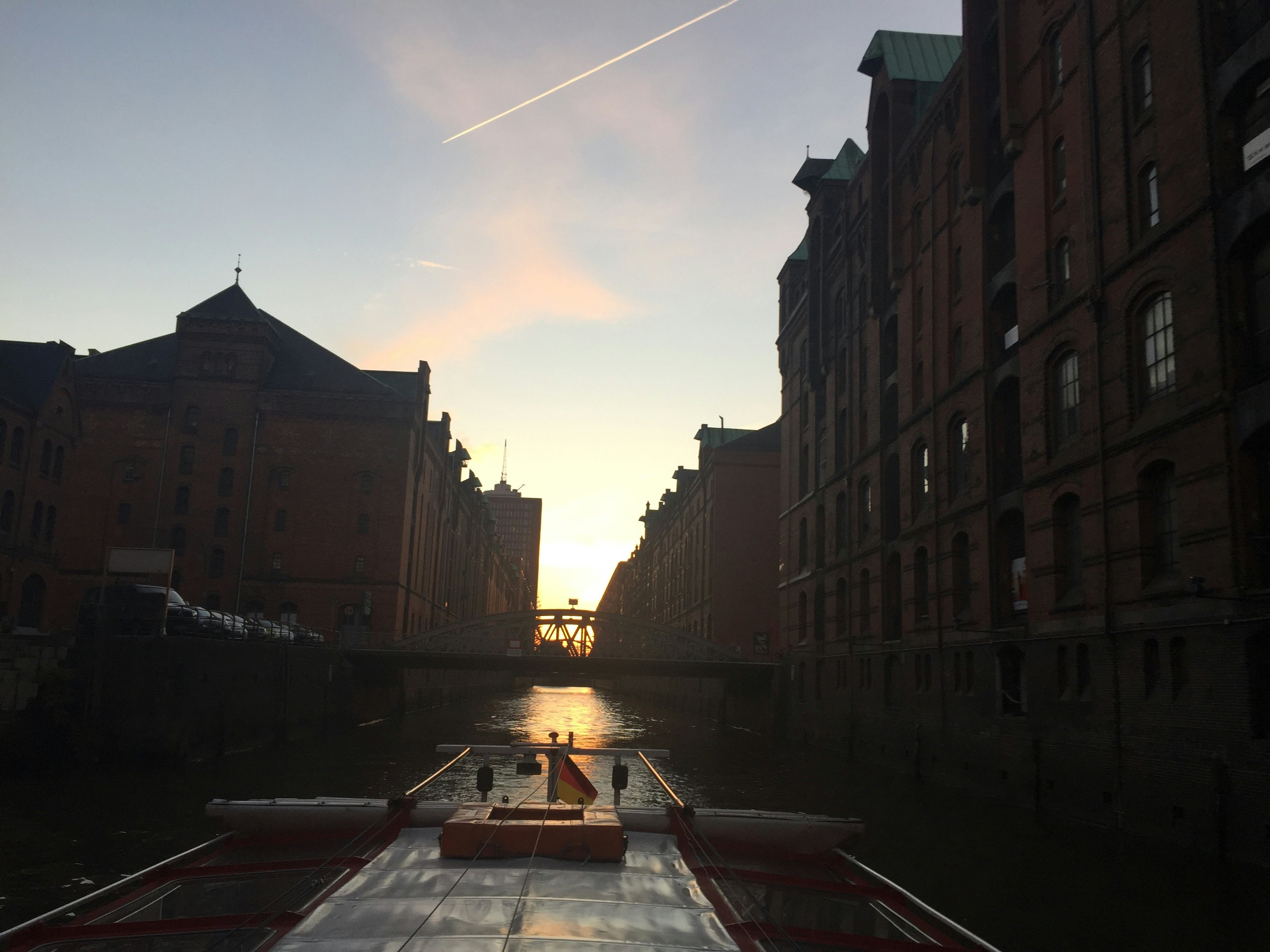 Hamburg Harbor: 90-Minute Night Light Guided Cruise in German