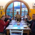 Els hostes que participin en un tast de vins a la regió del Chianti.