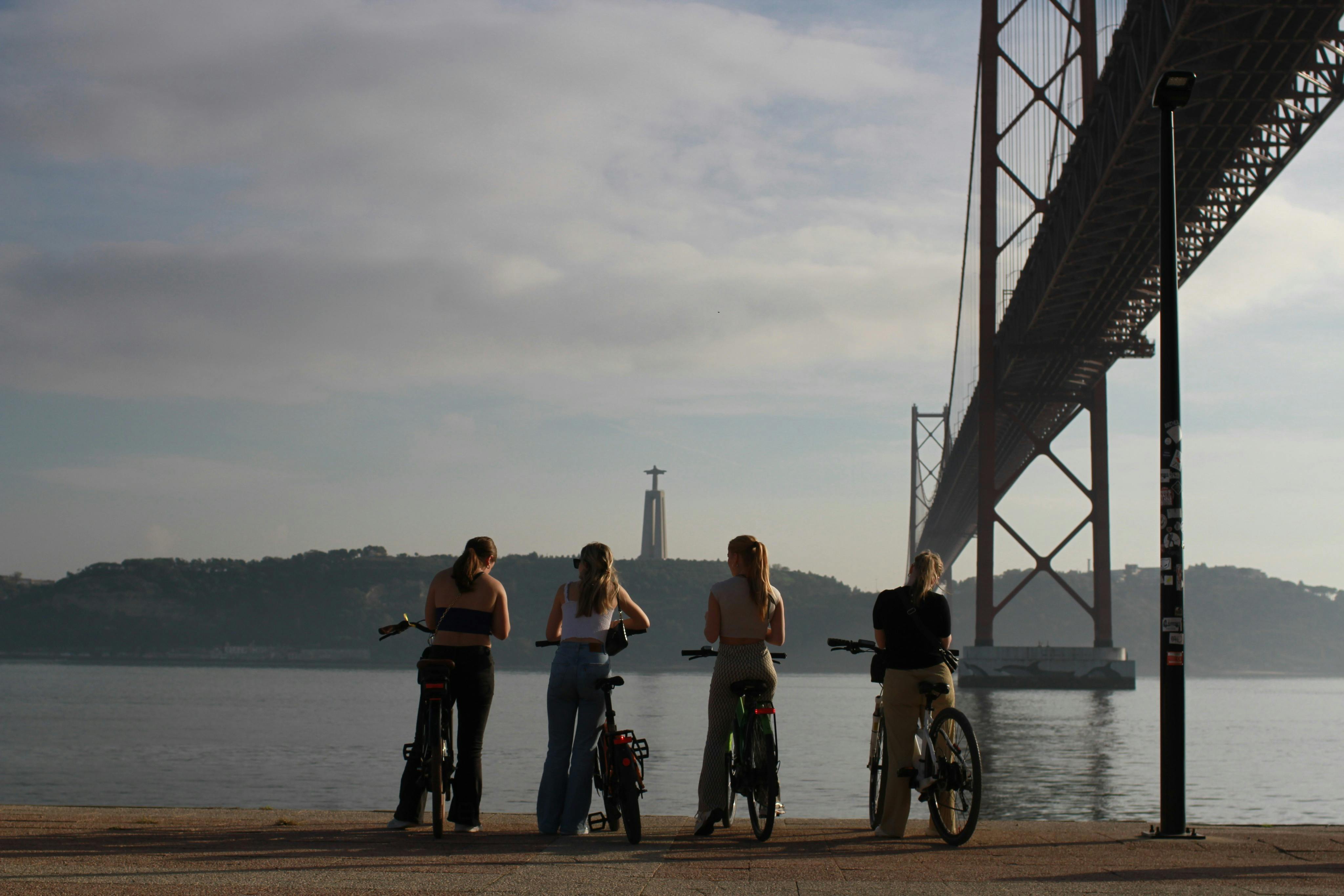“Ponte 25 de Abril”和“Cristo Rei”