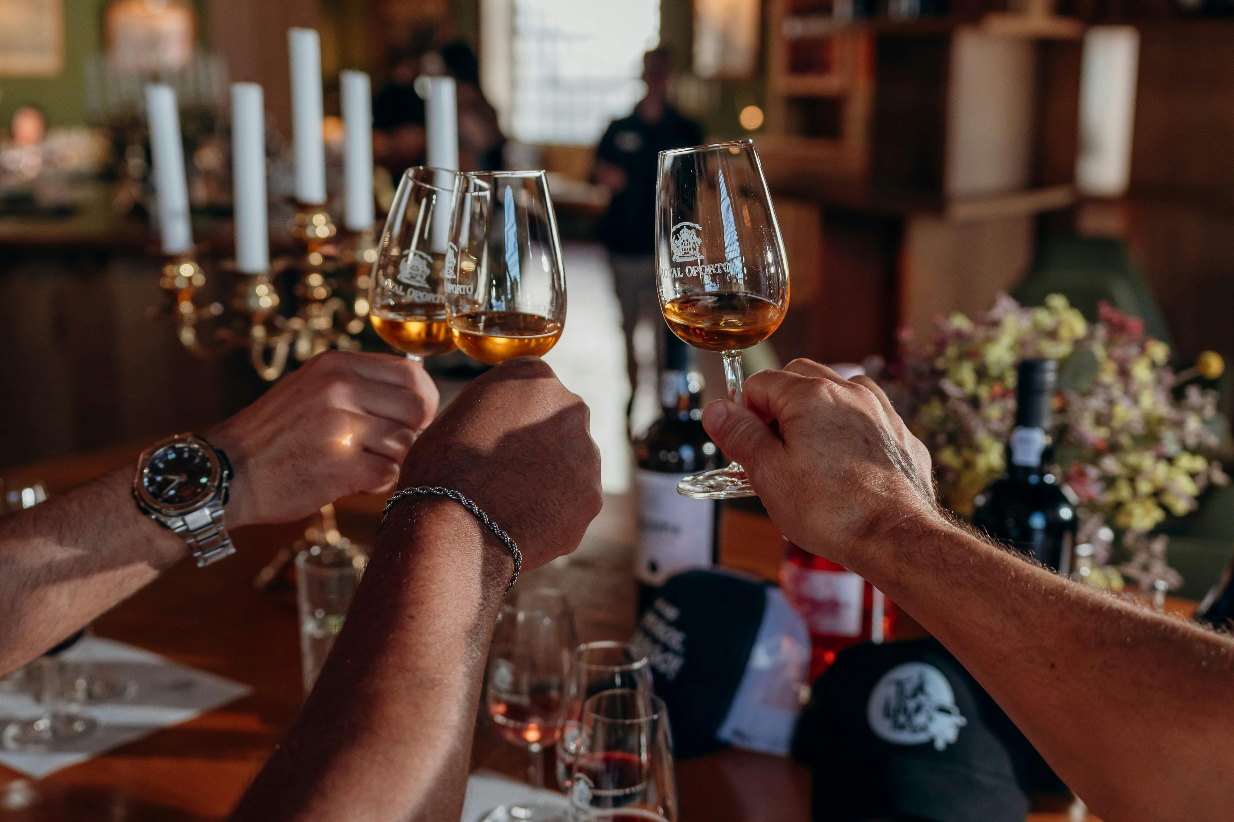 Tour privato di 2 ore in tuktuk a Porto al monastero e alle cantine — 5