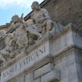 Wejście do Muzeów Watykańskich