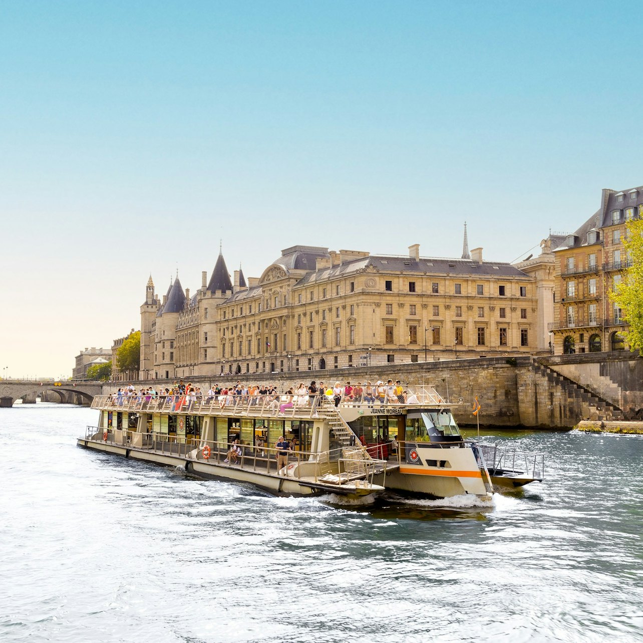 Seine River: Sightseeing Cruise from the Eiffel Tower in Paris – Tiqets