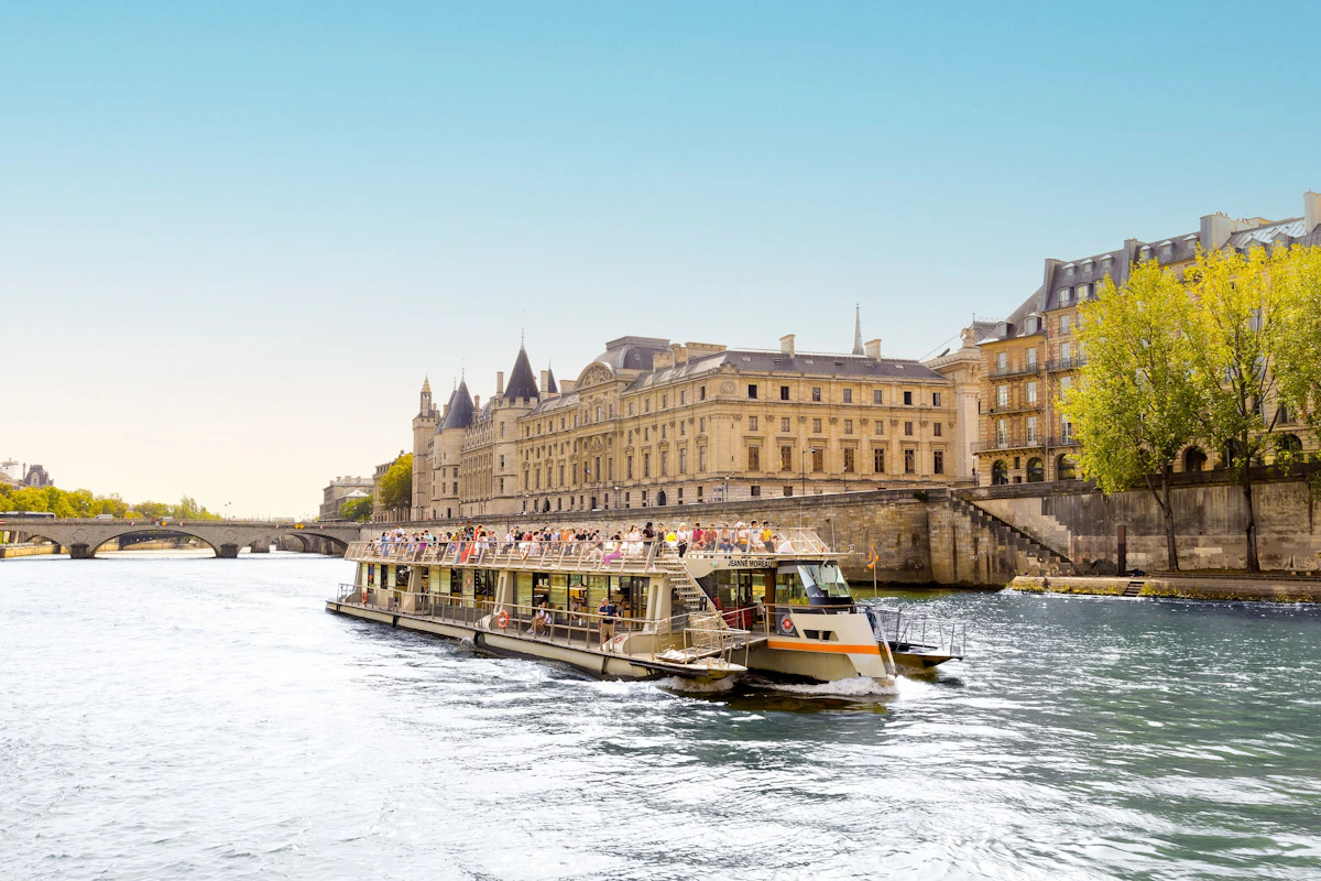 Seine River: Sightseeing Cruise from the Eiffel Tower — 4