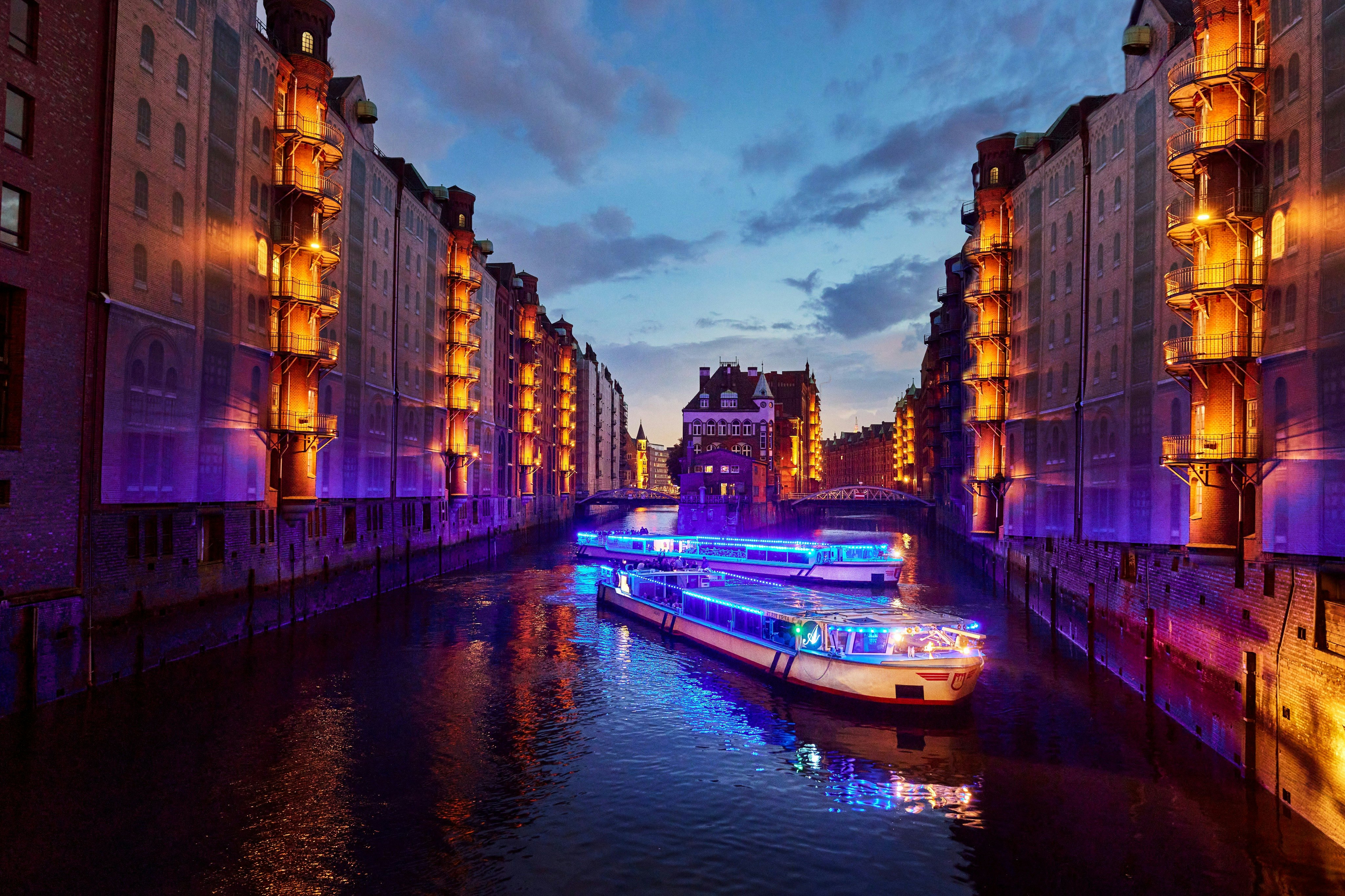 Hamburg: 1-Hour Evening Lights Cruise