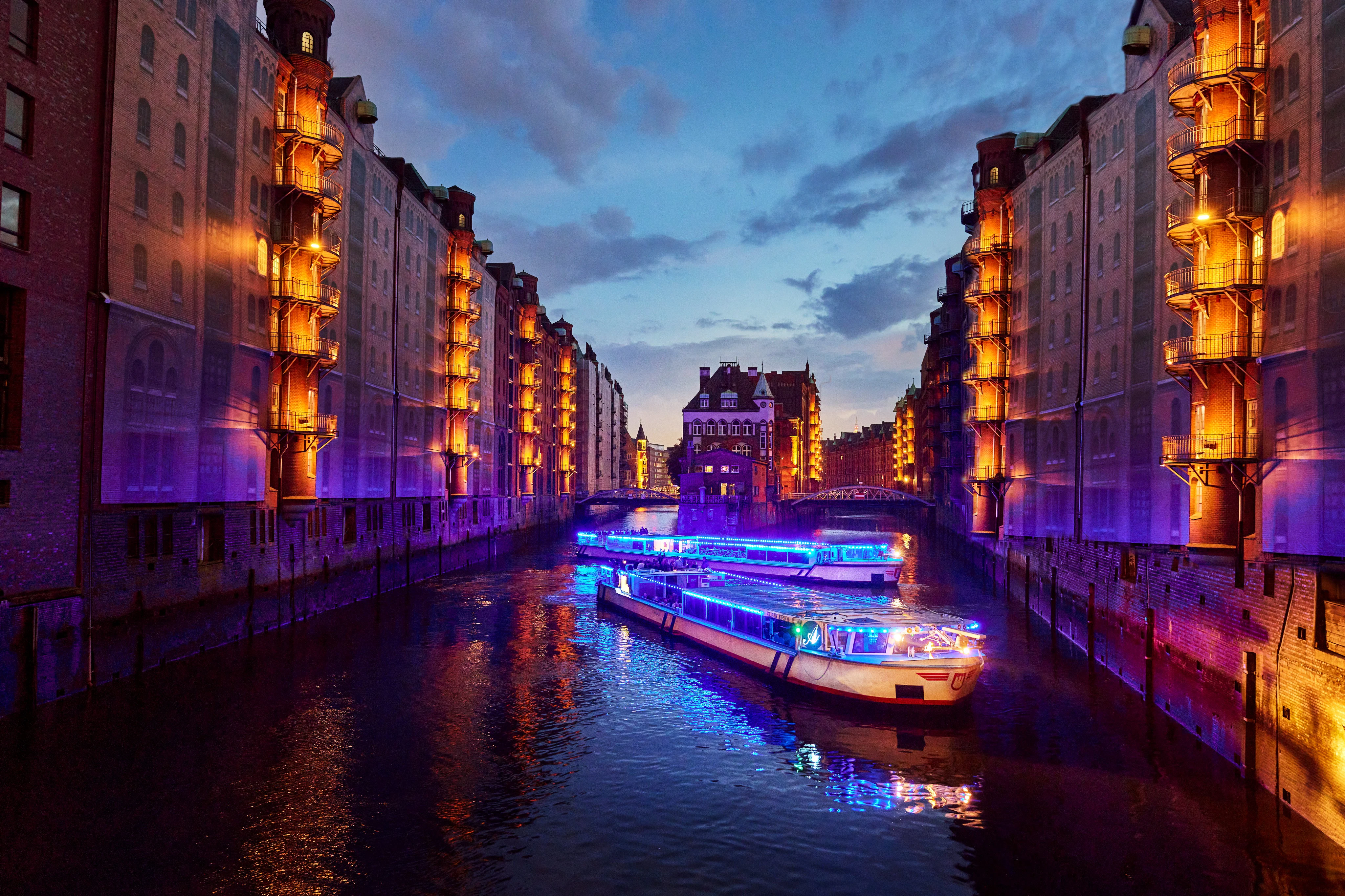 Hamburg: 90-Minute Evening Cruise