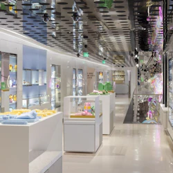 Swarovski Crystal Worlds Store Innsbruck: Guided Tour + Drink 4