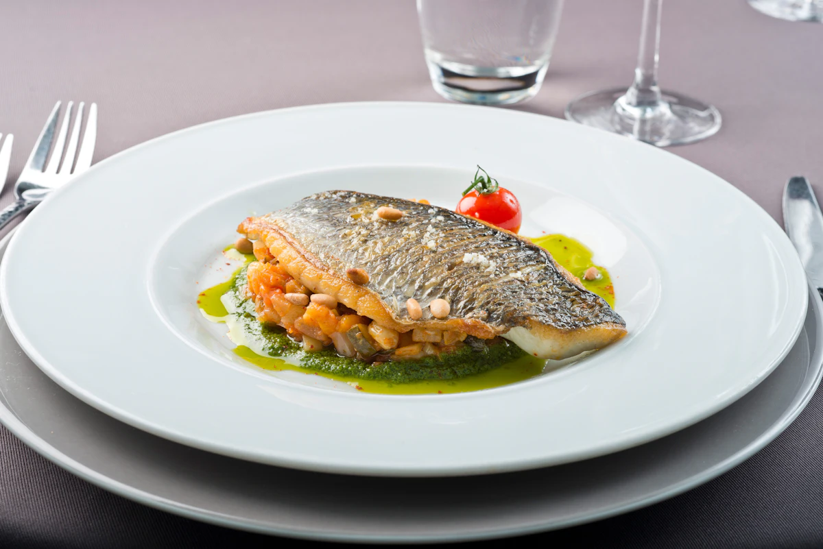 Seine: Dinner Cruise by Bateaux Parisiens — 3