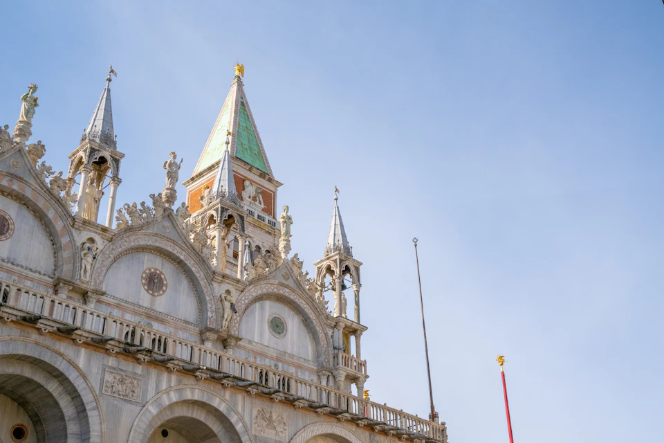 Detail spires