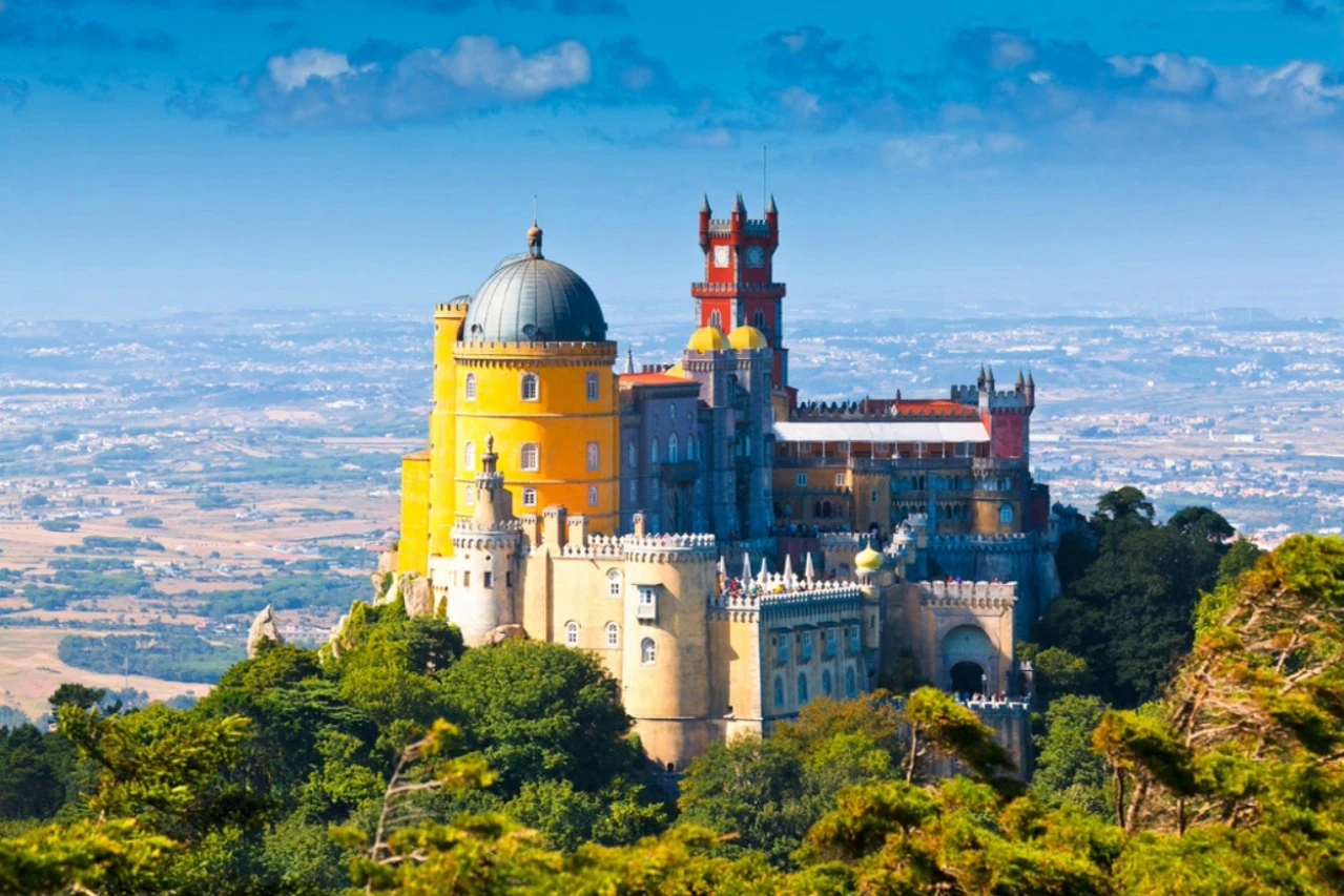Sintra: Hop-on Hop-off Bus to Castles & Palaces